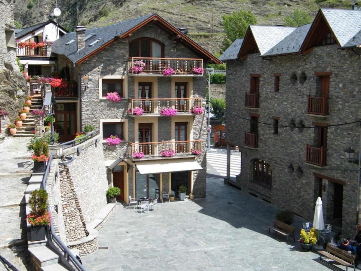 Hotel Lamoga Llavorsi Exterior photo