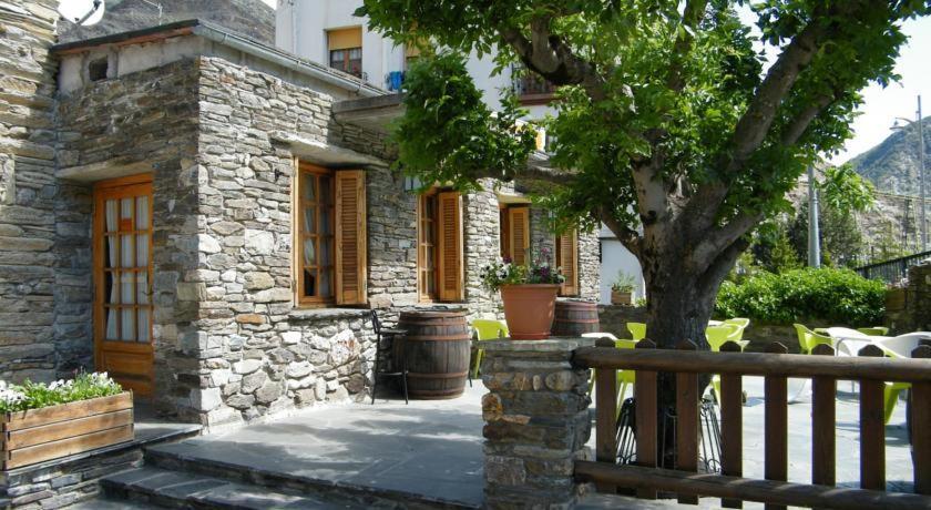 Hotel Lamoga Llavorsi Exterior photo
